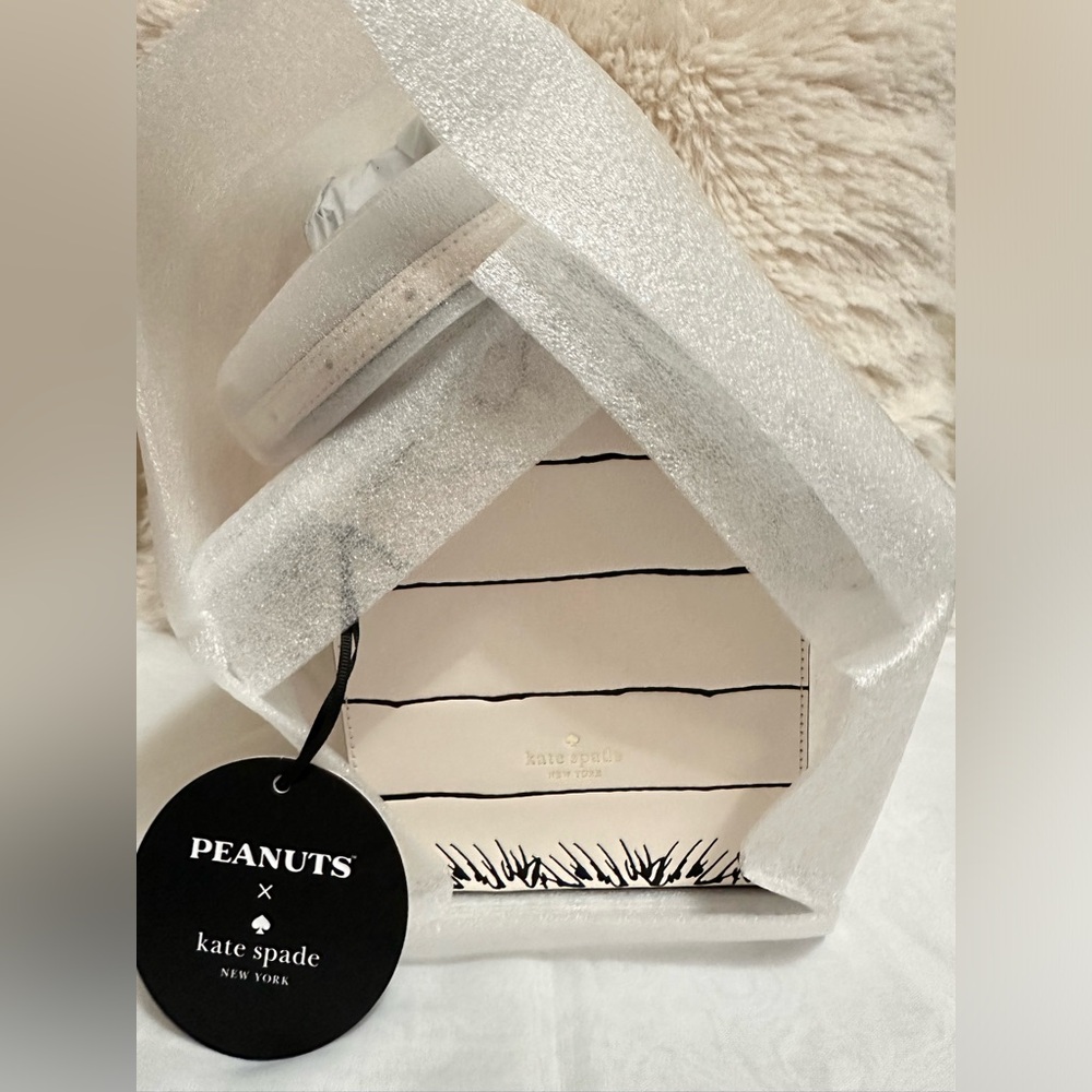 Kate Spade X Peanuts 3D dog house crossbody - Picture 2 of 10